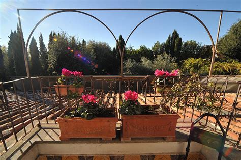 balcone in fiore anna fendi|Un concerto e un premio nella residenza di Anna Fendi «La .